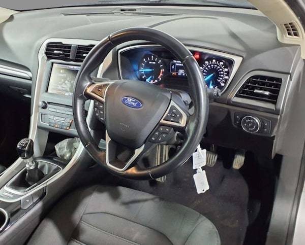 Used Ford Mondeo 2015 for sale - 76235435: Photo 2