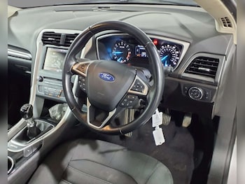Used Ford Mondeo 2015 for sale - 76235435: Photo 2