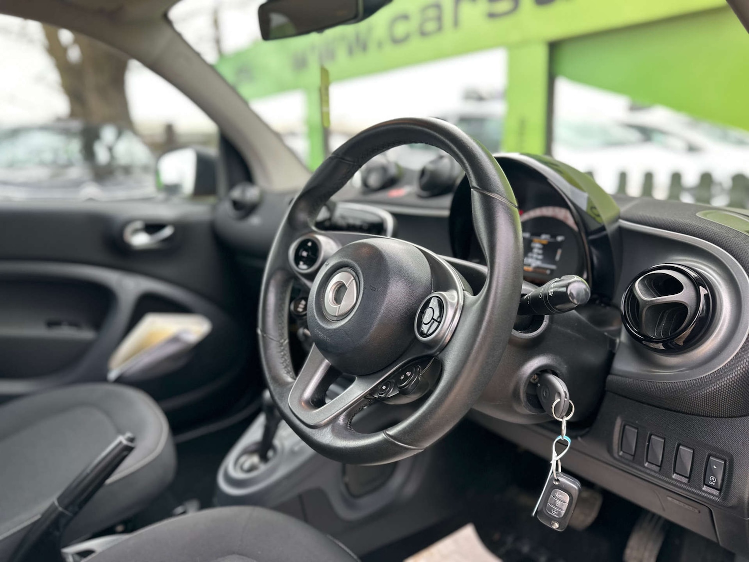 Used smart fortwo 2016 for sale - 77921686: Photo 2