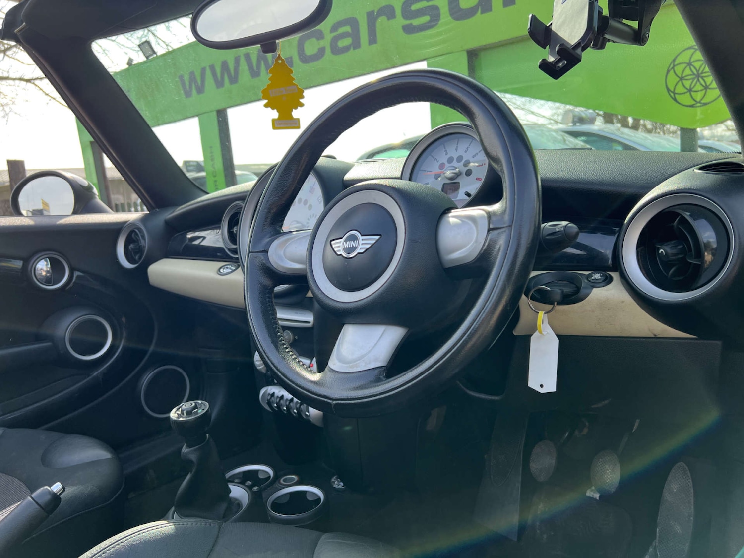 Used MINI Convertible 2010 for sale - 77571376: Photo 2