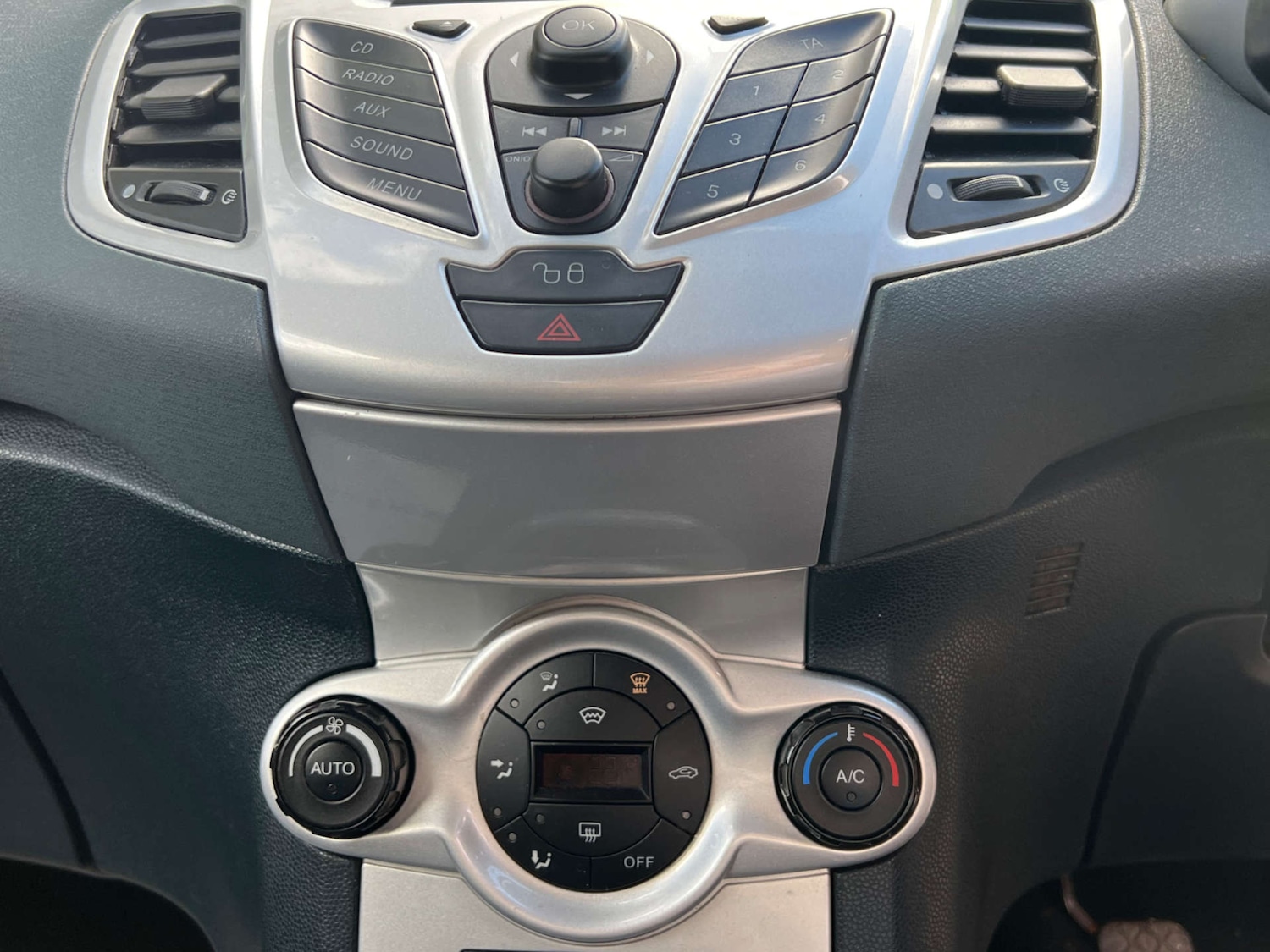 Used Ford Fiesta 2009 for sale - 76940182: Photo 21