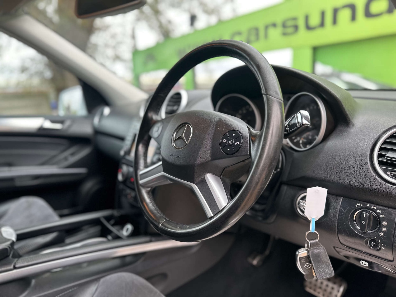 Used Mercedes-Benz M Class 2010 for sale - 76829761: Photo 2