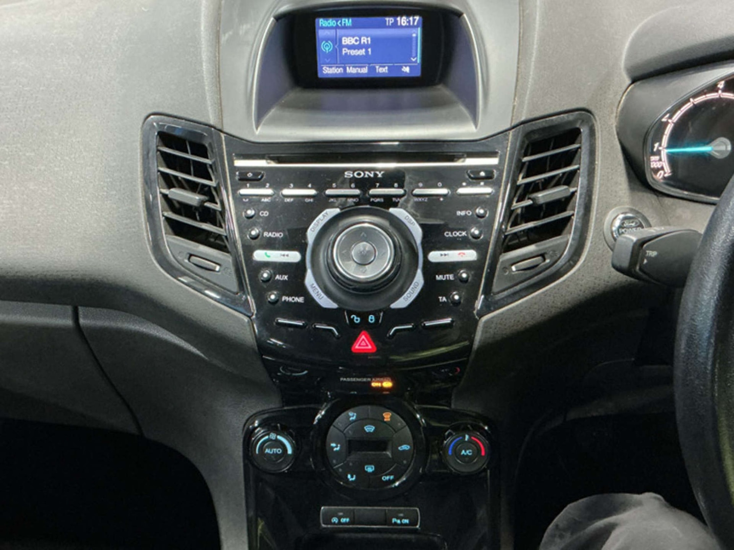 Used Ford Fiesta 2015 for sale - 77261375: Photo 2