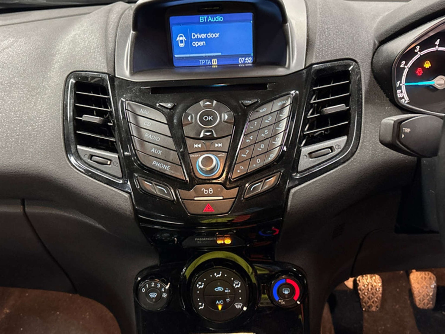 Used Ford Fiesta 2016 for sale - 77224821: Photo 2