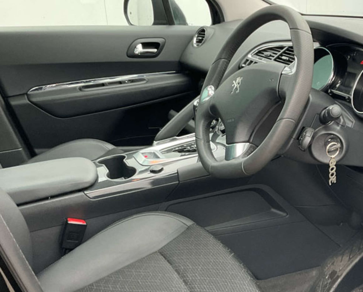 Used Peugeot 3008 2016 for sale - 76490359: Photo 3