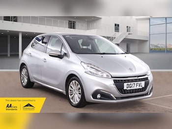 Used Peugeot 208 2017 for sale - 77765841: Photo