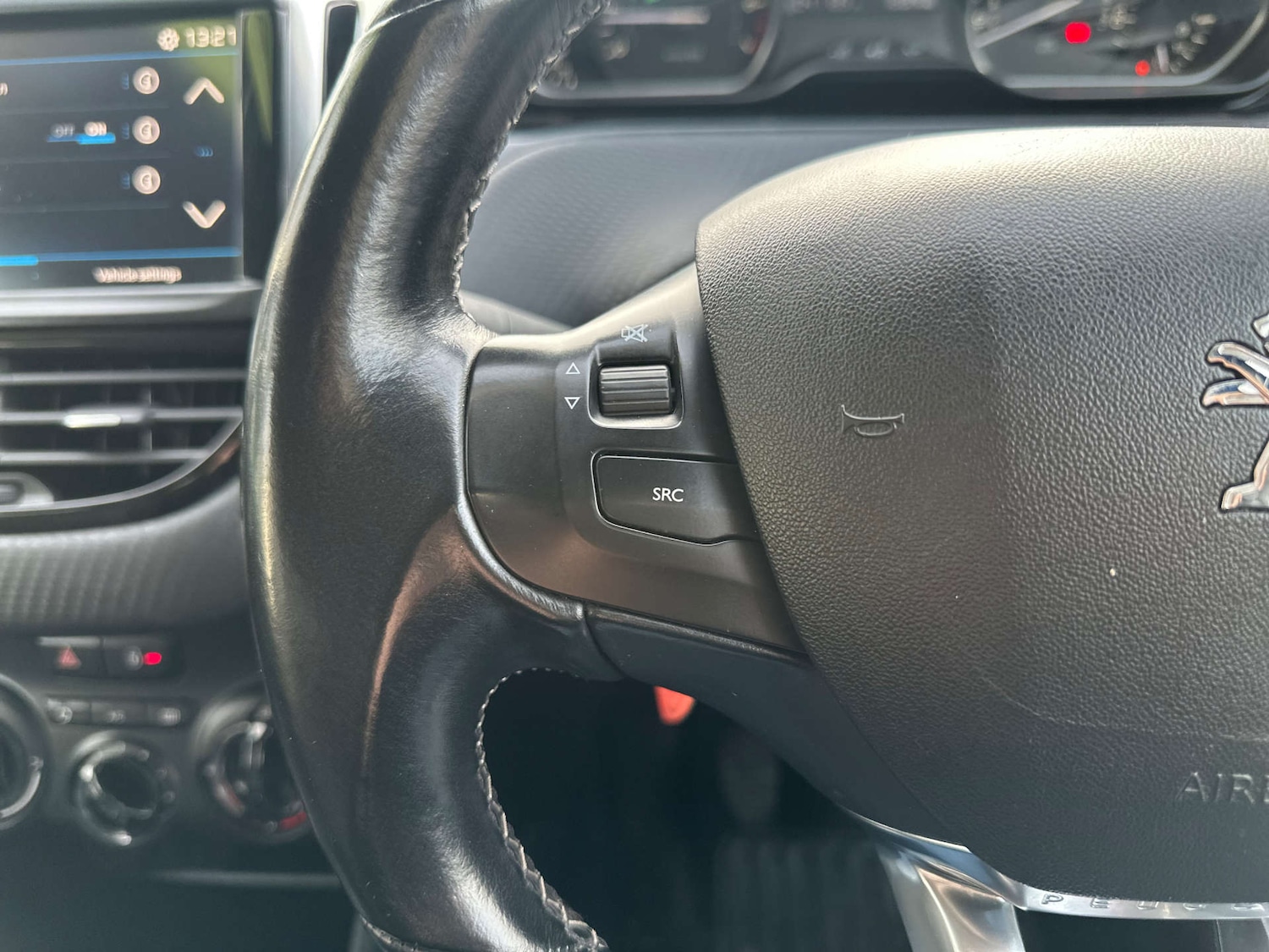 Used Peugeot 208 2017 for sale - 77058492: Photo 28