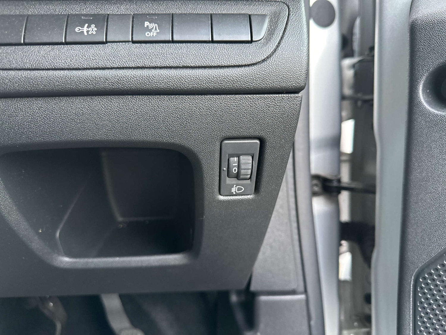 Used Peugeot 208 2017 for sale - 77058492: Photo 30