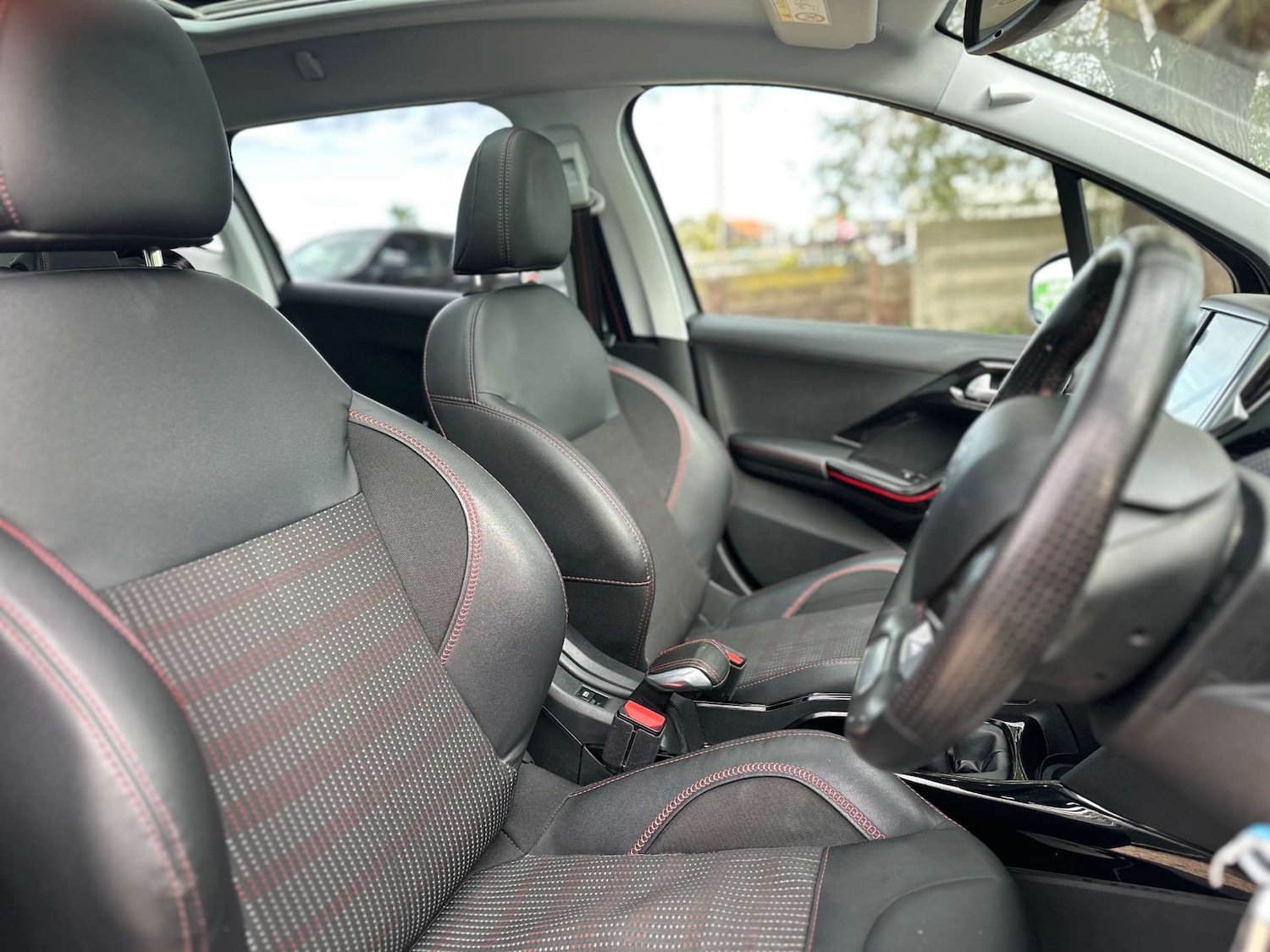 Used Peugeot 2008 2017 for sale - 76322871: Photo 2