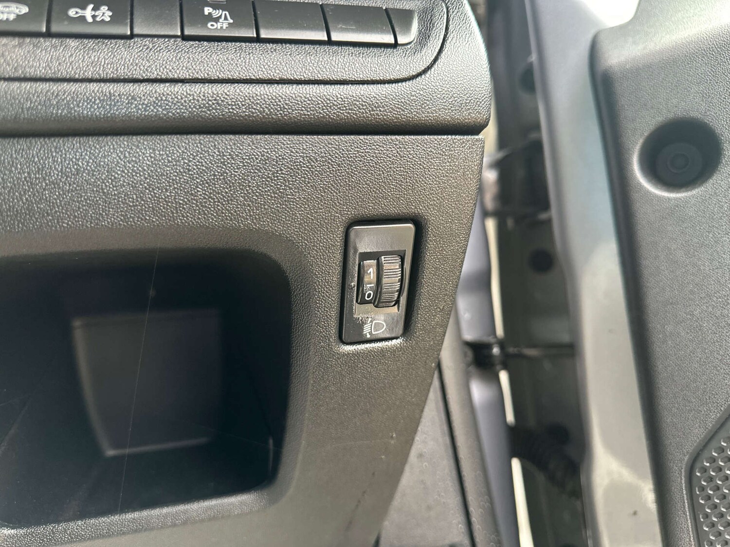 Used Peugeot 2008 2017 for sale - 76322871: Photo 28