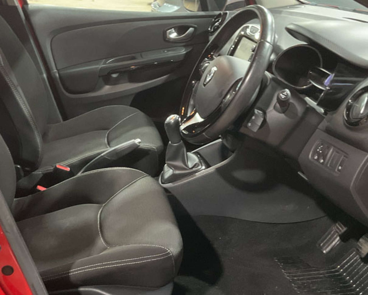 Used Renault Clio 2016 for sale - 76846826: Photo 3