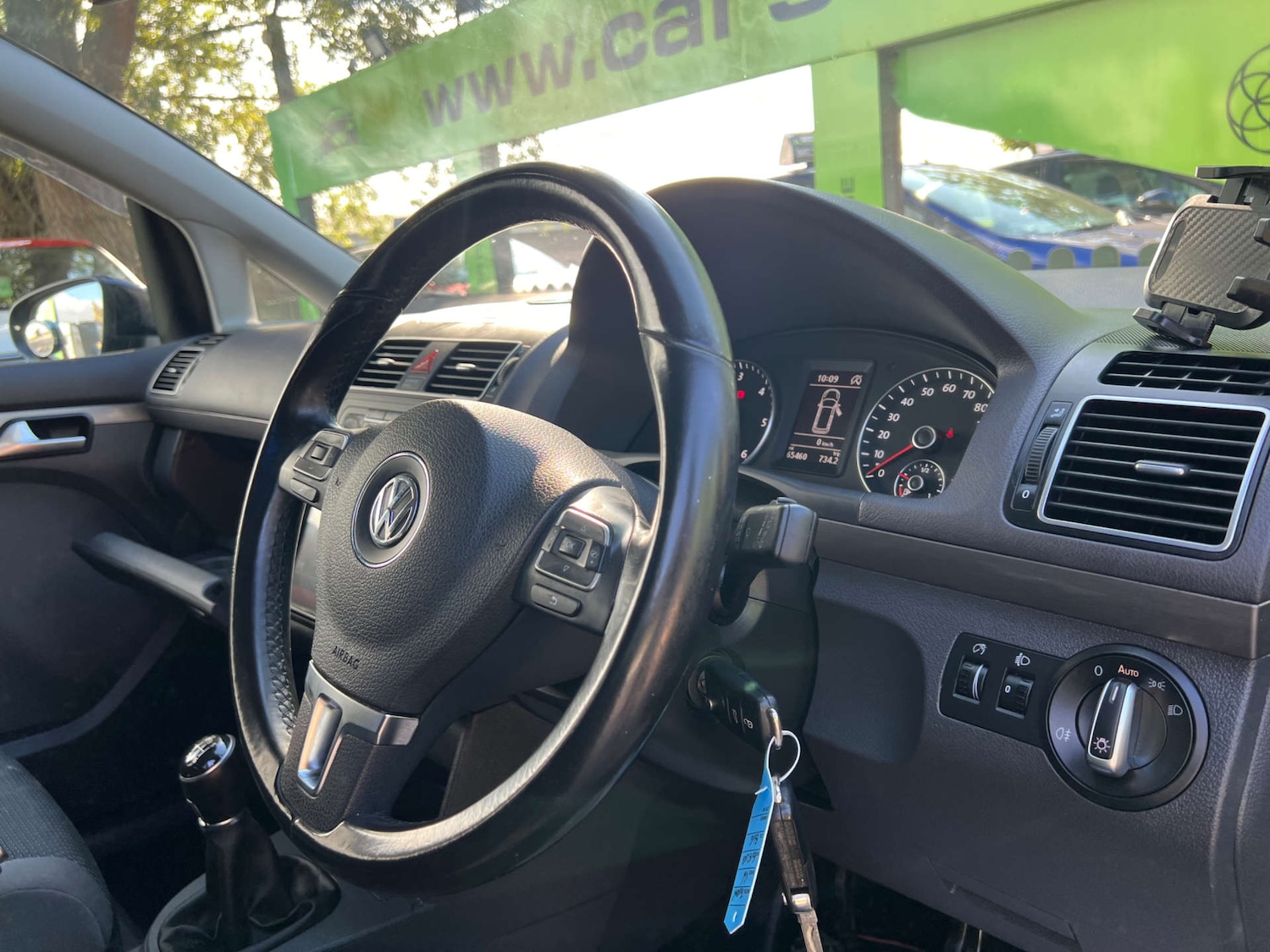 Used Volkswagen Touran 2015 for sale - 76023087: Photo 2