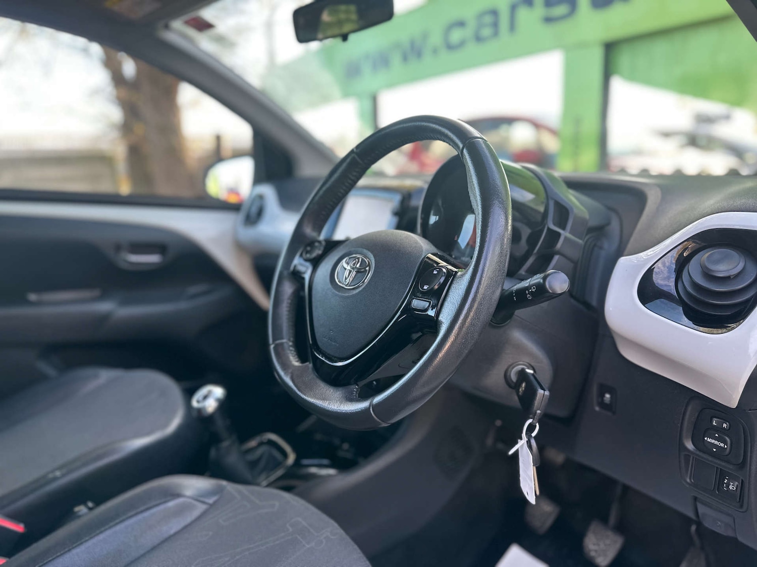 Used Toyota AYGO 2015 for sale - 76711677: Photo 2