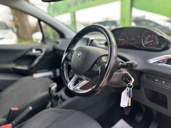 Used Peugeot 208 2018 for sale - 79359172: Photo