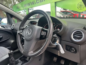 Used Vauxhall Corsa 2013 for sale - 76105320: Photo 2