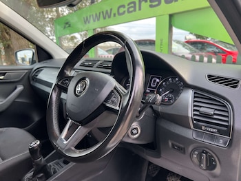 Used Skoda Fabia 2018 for sale - 76157427: Photo 2