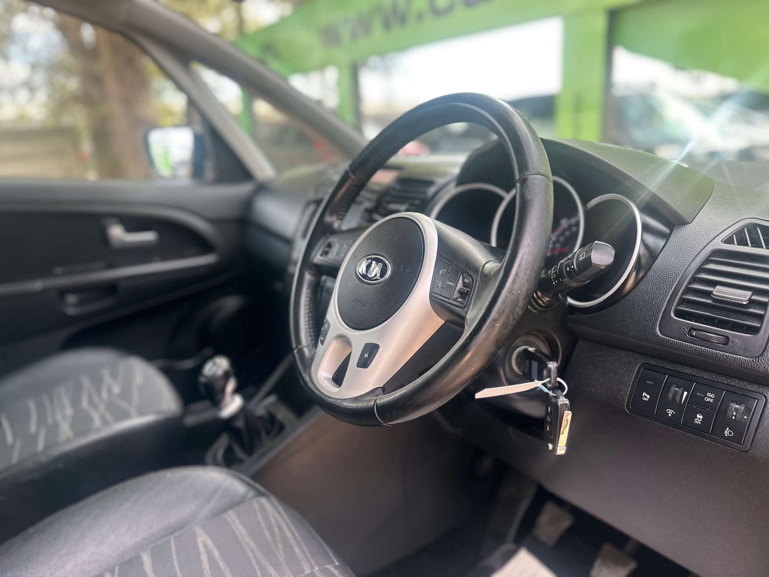 Used Kia Venga 2015 for sale - 76829749: Photo 2