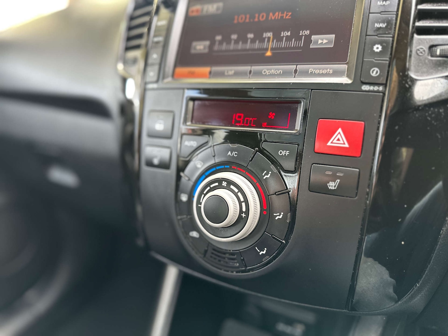 Used Kia Venga 2015 for sale - 76829749: Photo 24