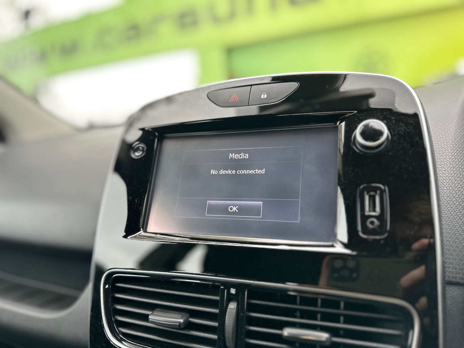 Used Renault Clio 2018 for sale - 76598439: Photo 3