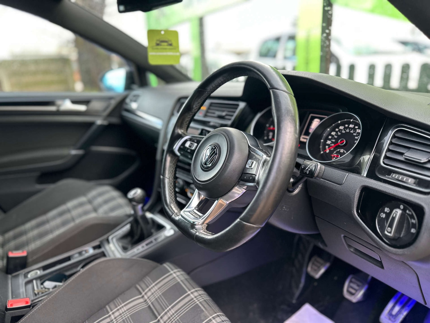 Used Volkswagen Golf 2016 for sale - 77482403: Photo 2