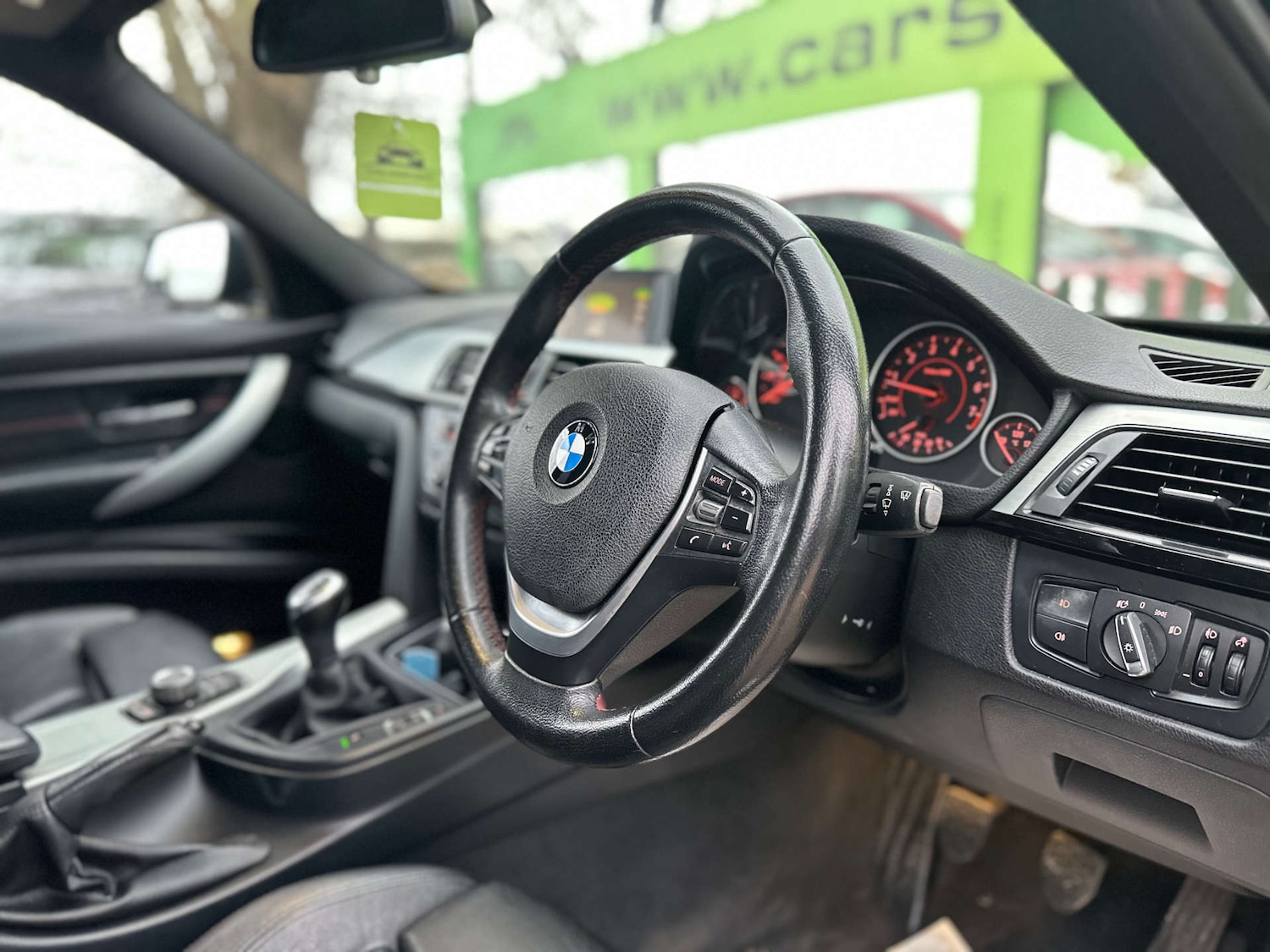 Used BMW 3 Series 2013 for sale - 77058493: Photo 2