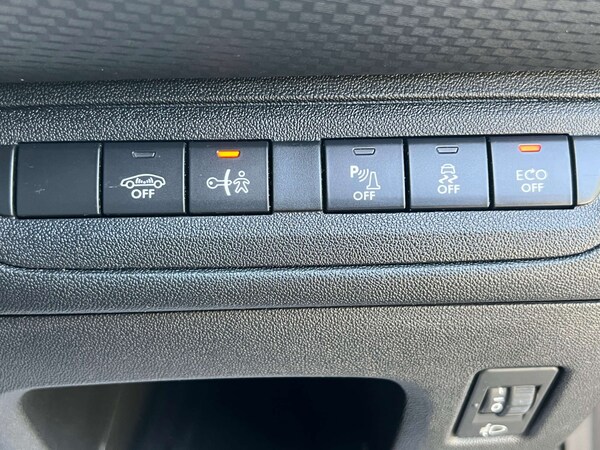 Used Peugeot 2008 2017 for sale - 75080511: Photo 28
