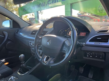 Used Renault Megane 2015 for sale - 76193385: Photo 2