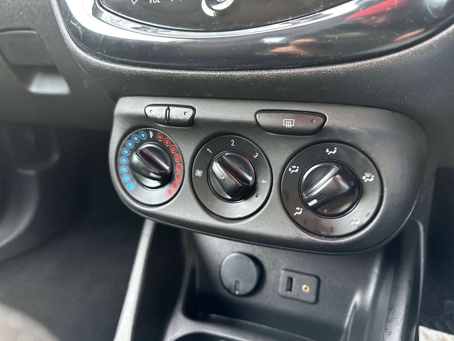 Used Vauxhall Corsa 2015 for sale - 77636177: Photo 21