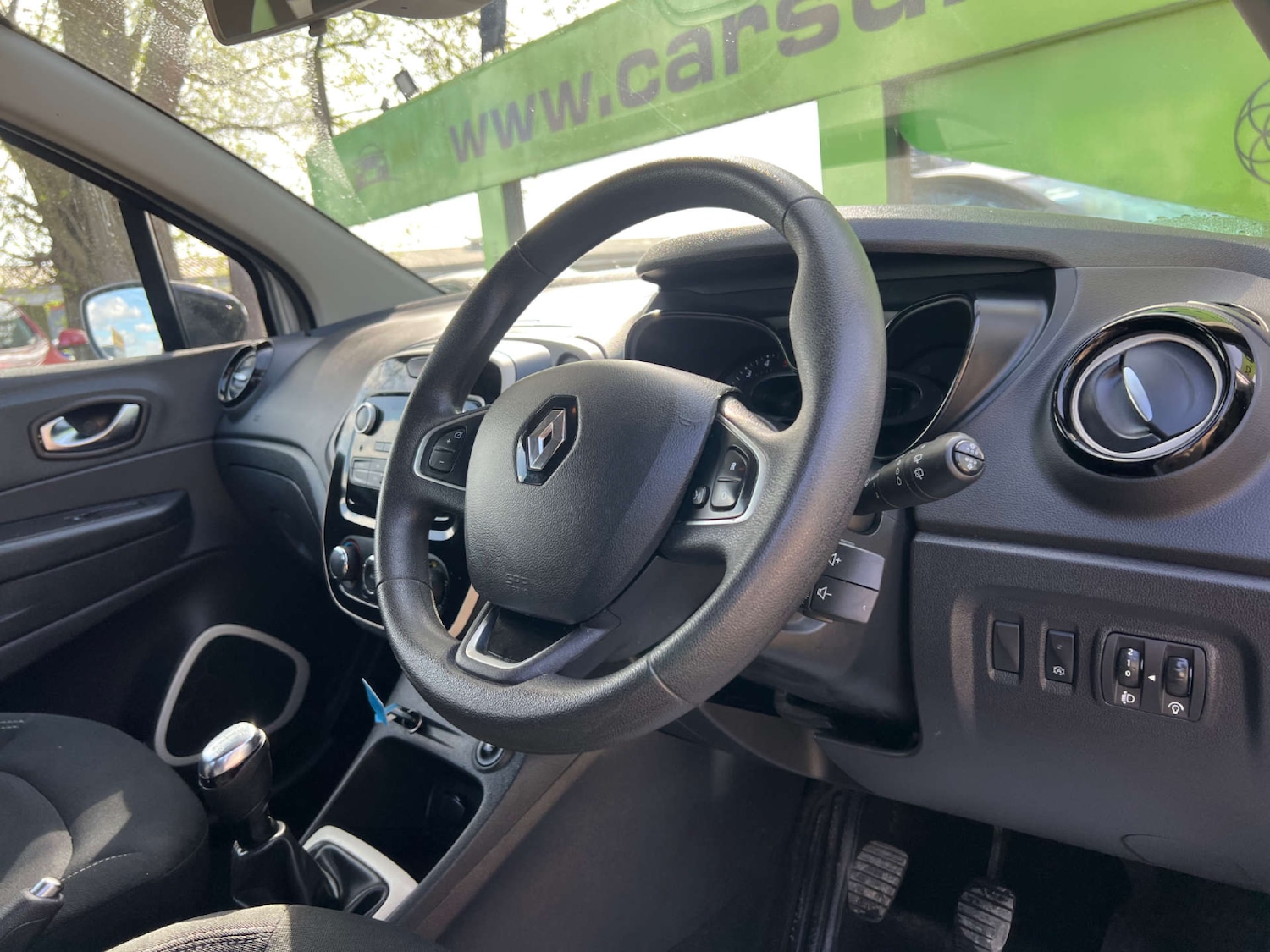 Used Renault Captur 2019 for sale - 76277953: Photo 2