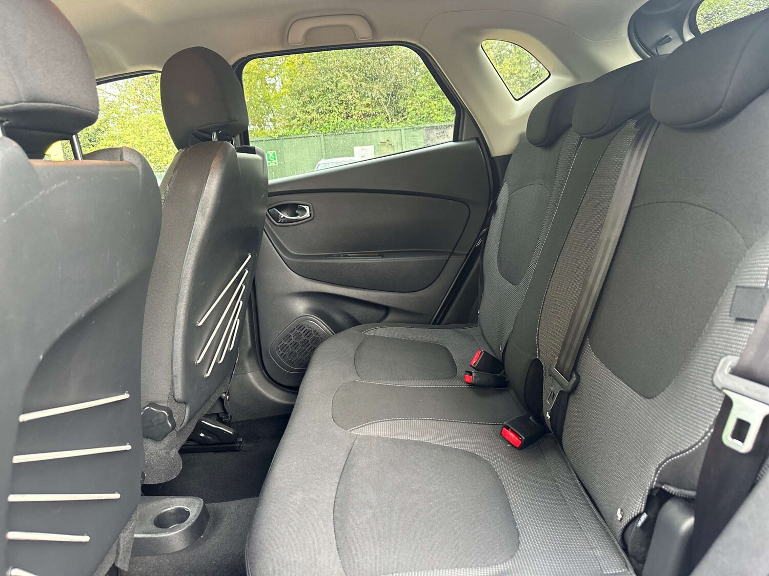 Used Renault Captur 2017 for sale - 76263546: Photo 12