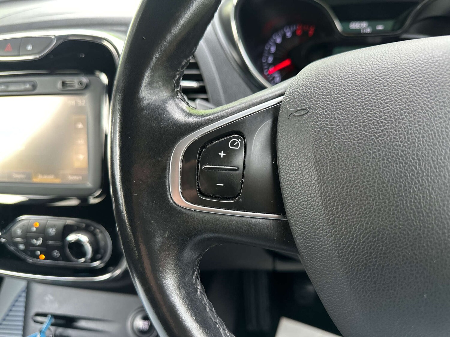 Used Renault Captur 2017 for sale - 76263546: Photo 26