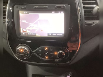 Used Renault Captur 2017 for sale - 76263546: Photo 2