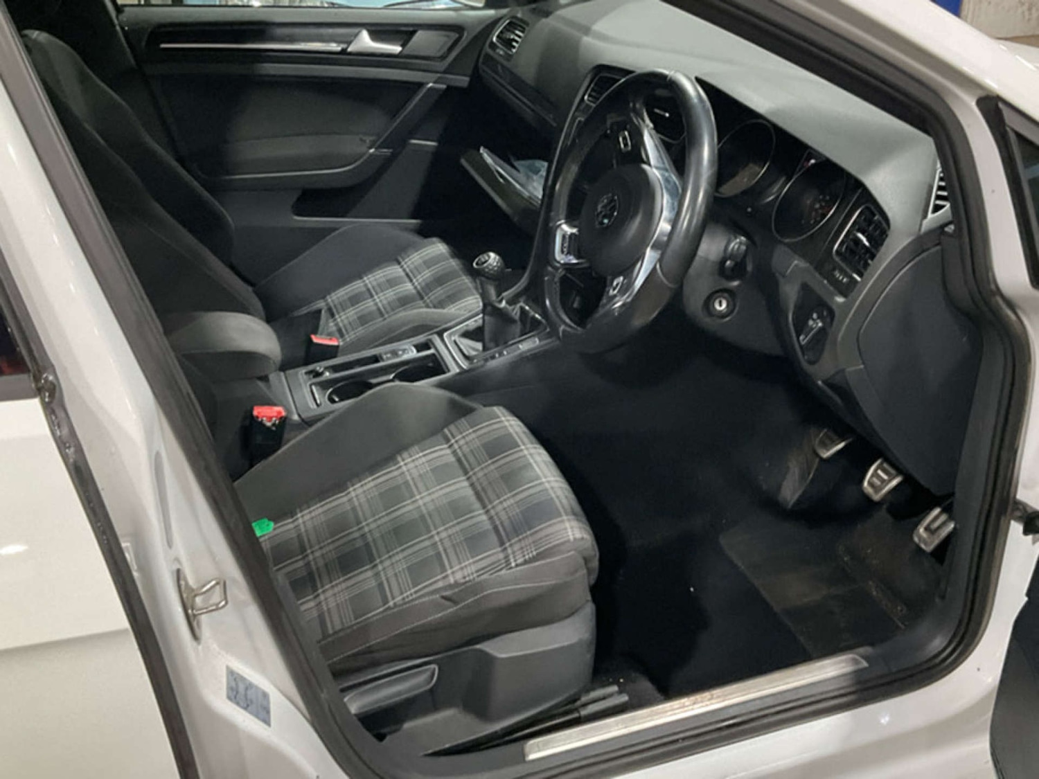 Used Volkswagen Golf 2014 for sale - 77571319: Photo 3