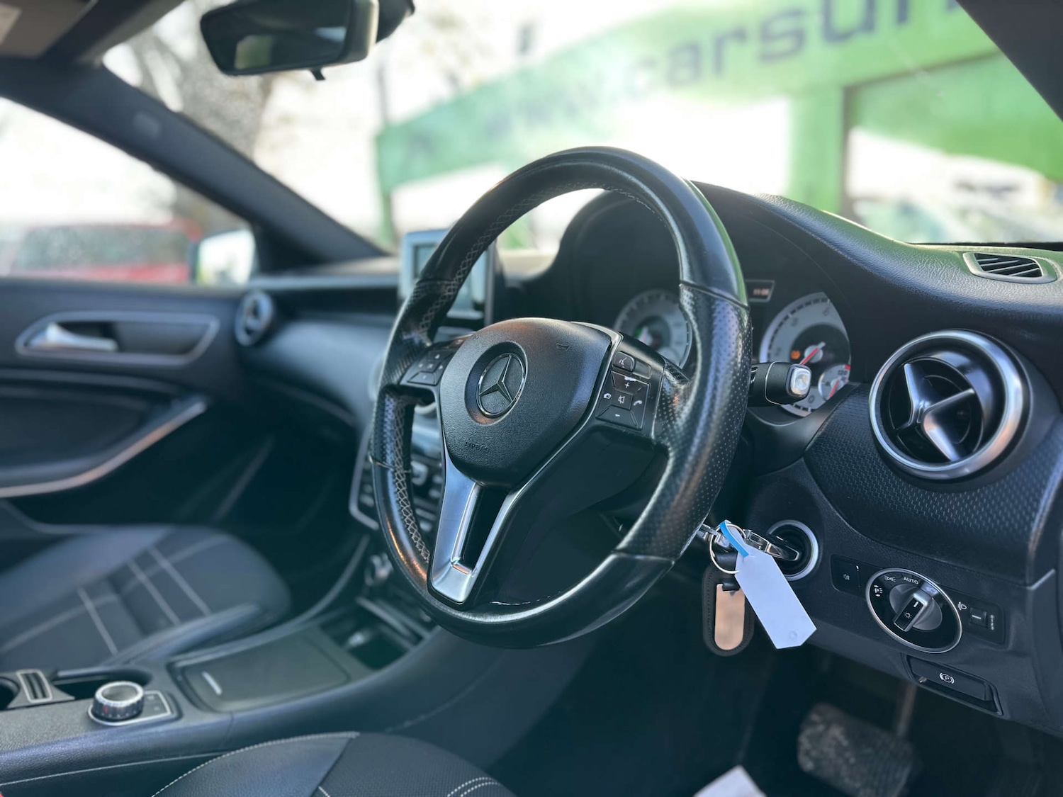 Used Mercedes-Benz A-Class 2014 for sale - 76650421: Photo 2