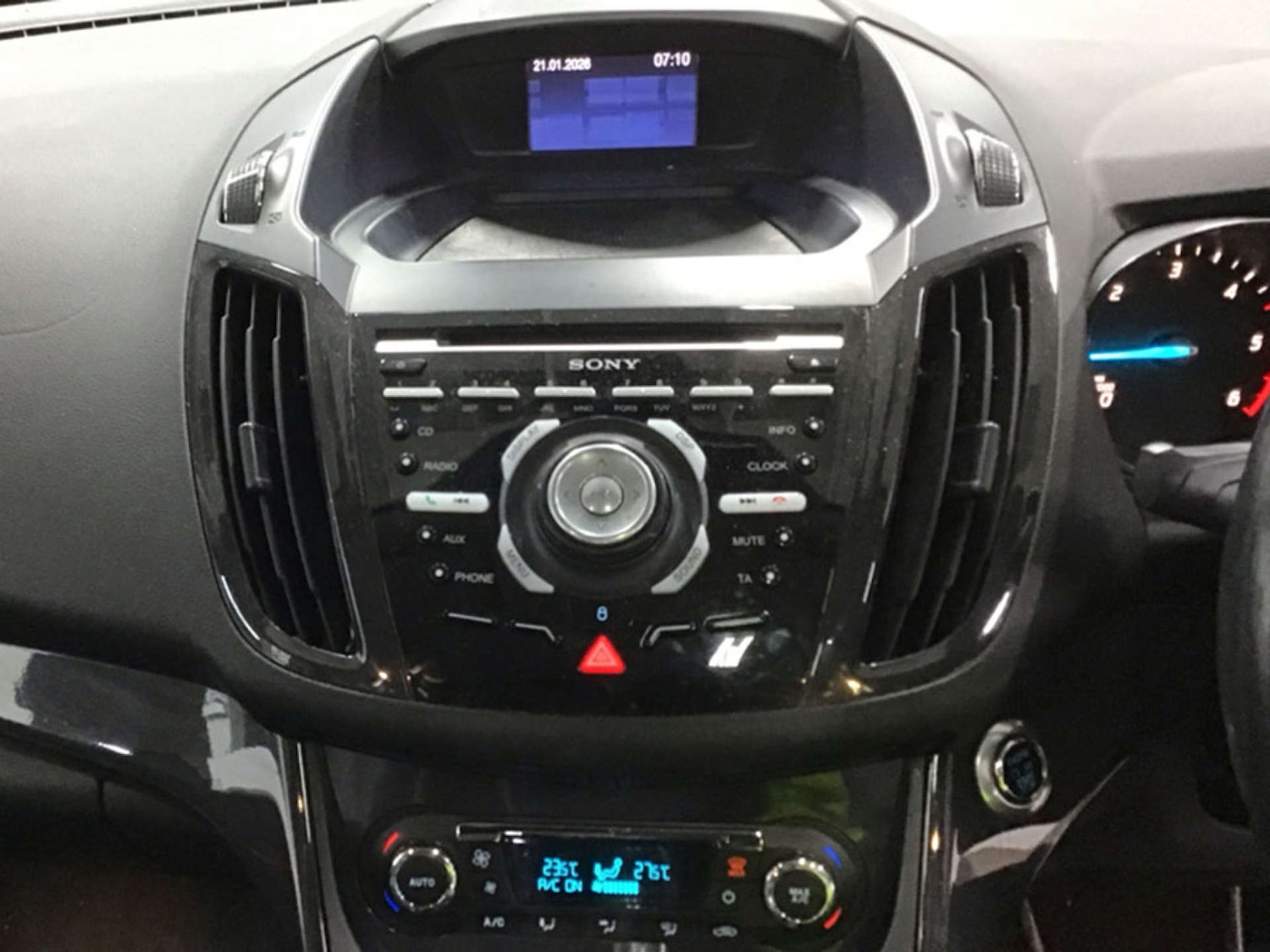 Used Ford Kuga 2014 for sale - 77336933: Photo 2