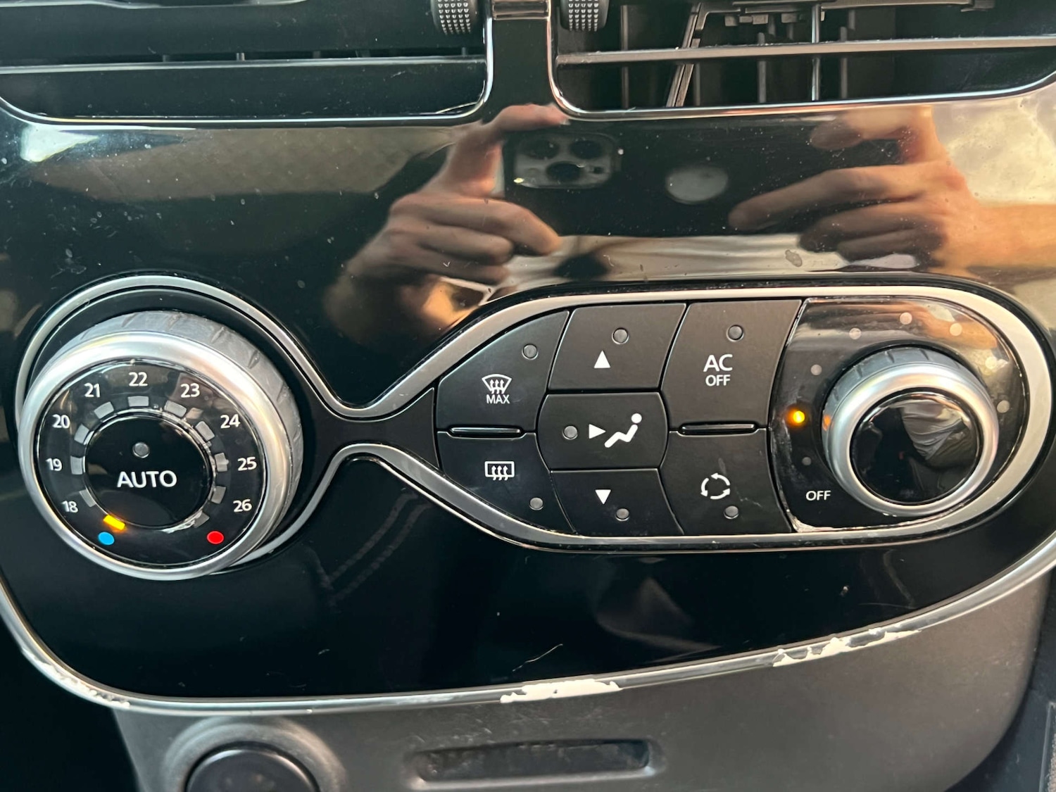 Used Renault Clio 2015 for sale - 76375098: Photo 20