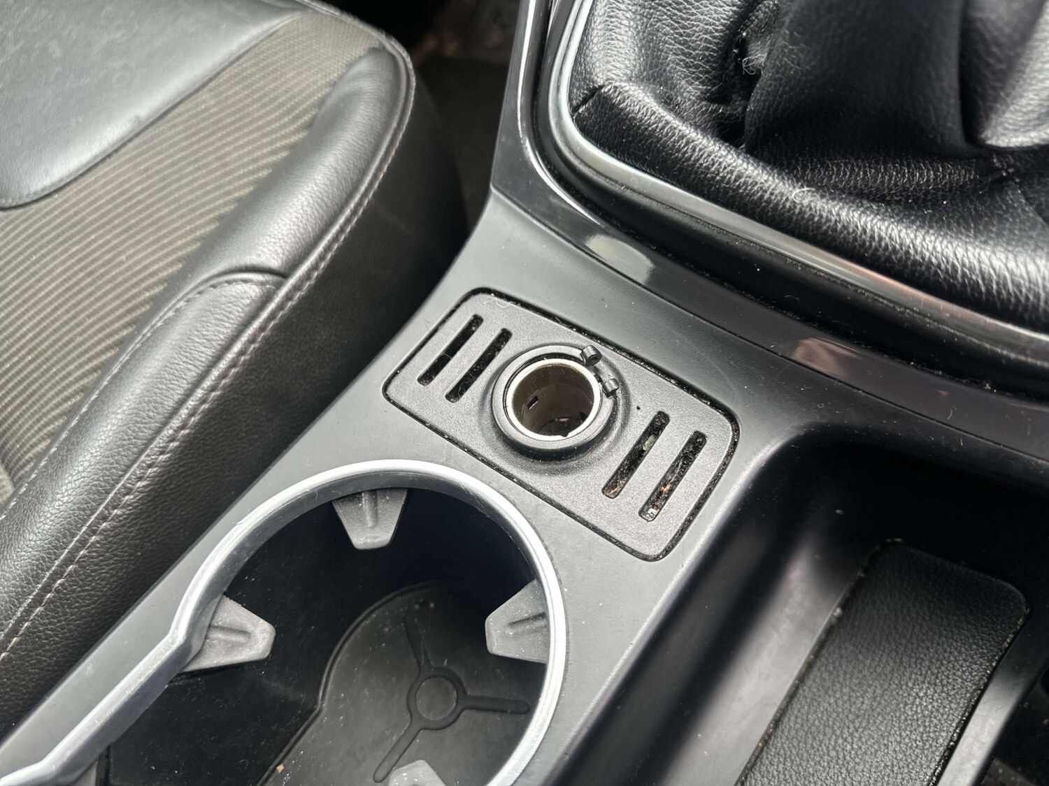 Used Ford Kuga 2015 for sale - 77523282: Photo 37