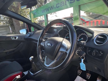 Used Ford Fiesta 2017 for sale - 76316519: Photo 2