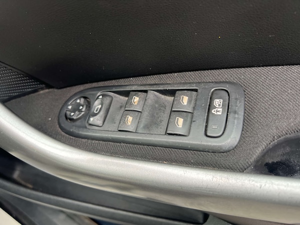 Used Peugeot 308 2012 for sale - 76193403: Photo 23