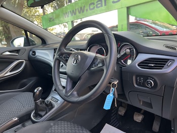 Used Vauxhall Astra 2018 for sale - 75701460: Photo