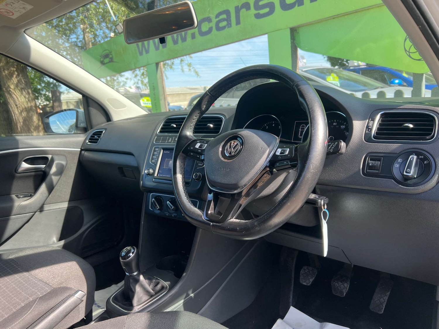 Used Volkswagen Polo 2016 for sale - 76829813: Photo 2