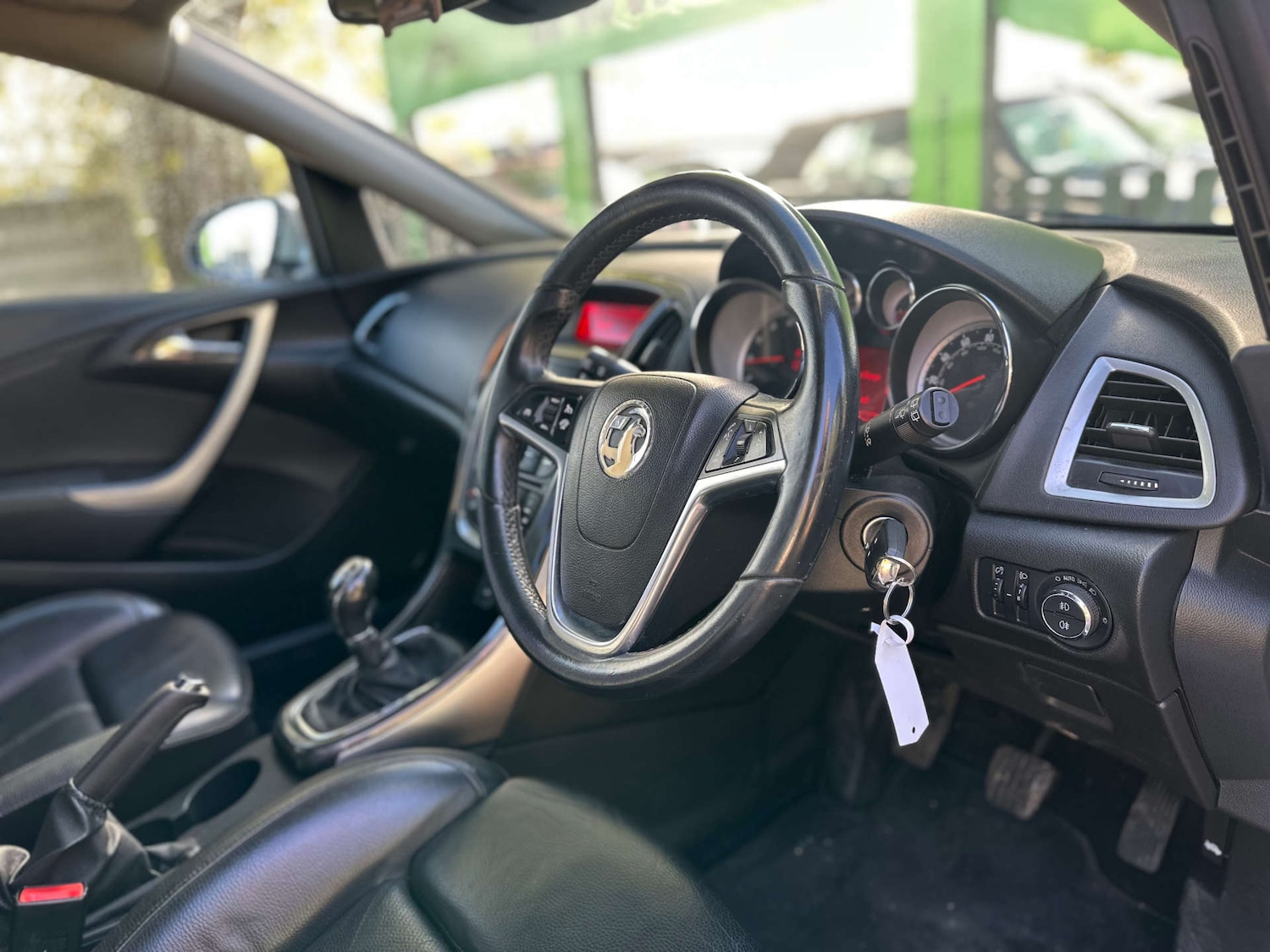 Used Vauxhall Astra 2013 for sale - 77195907: Photo 2