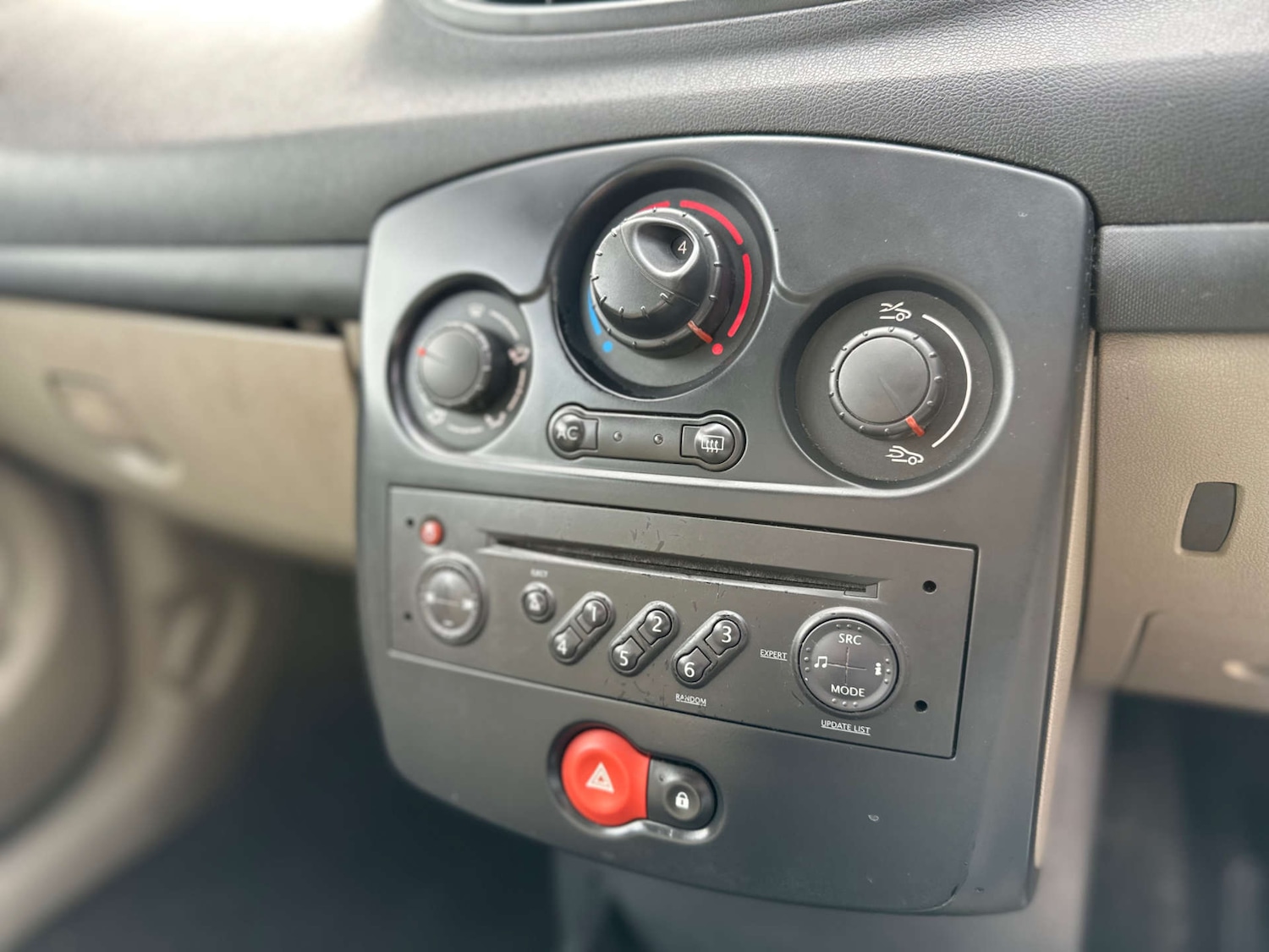 Used Renault Clio 2006 for sale - 77921654: Photo 19