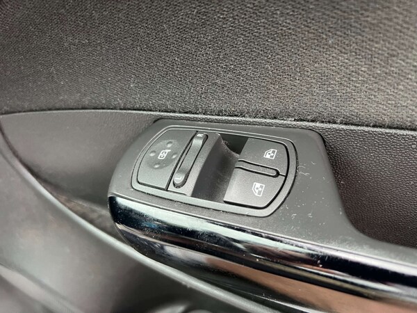 Used Vauxhall Corsa 2010 for sale - 76023104: Photo 17