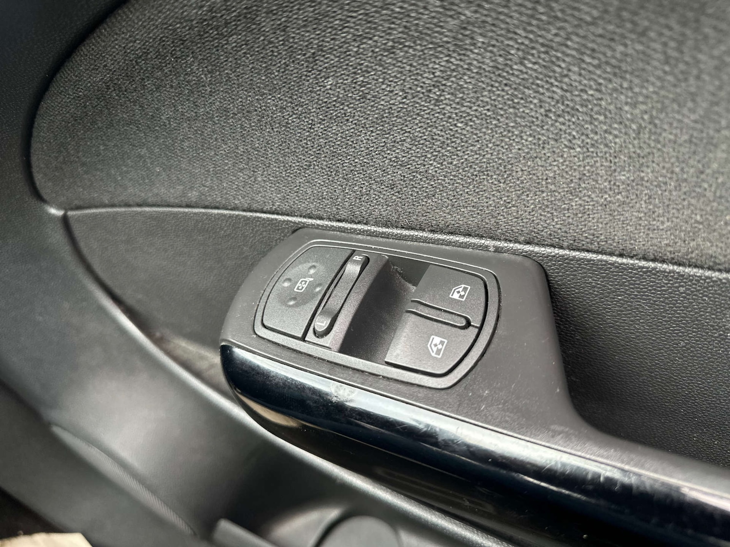 Used Vauxhall Corsa 2010 for sale - 76023104: Photo 23