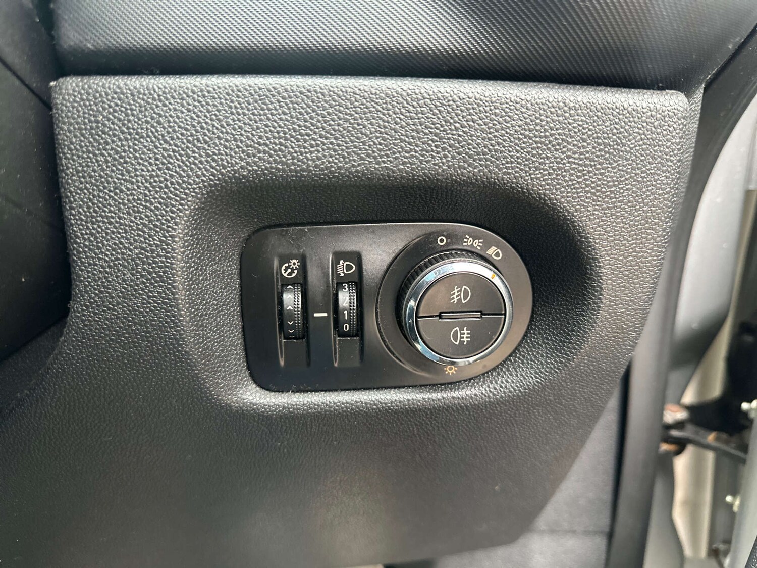 Used Vauxhall Corsa 2010 for sale - 76023104: Photo 24