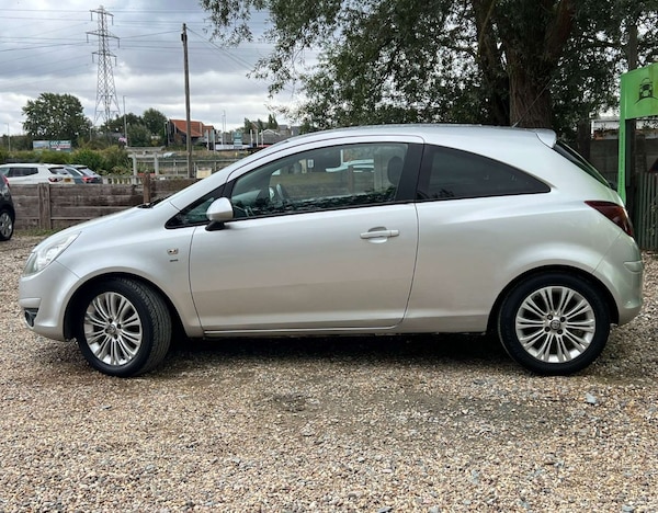 Used Vauxhall Corsa 2010 for sale - 76023104: Photo 24