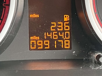 Used Vauxhall Corsa 2010 for sale - 76023104: Photo 3