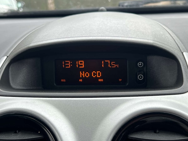 Used Vauxhall Corsa 2010 for sale - 76023104: Photo 8