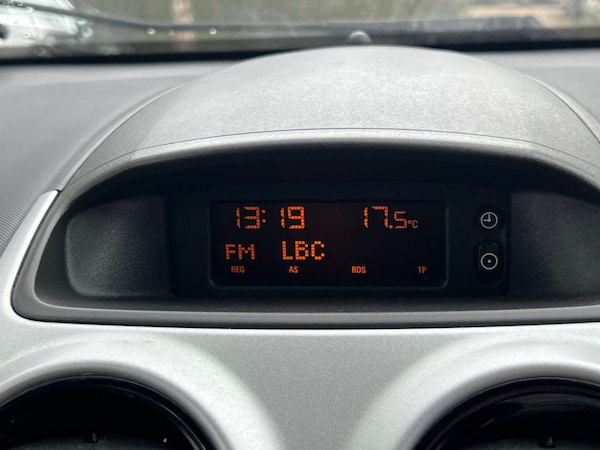 Used Vauxhall Corsa 2010 for sale - 76023104: Photo 9